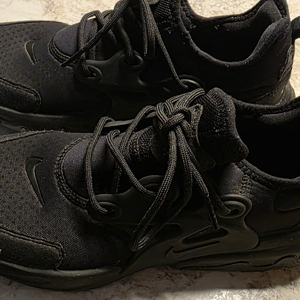 Nike Men's Black Sneakers - Picture 5 of 7